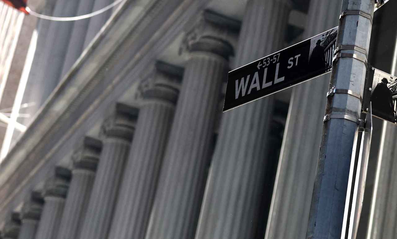 S&P 500 scores 5th straight record...