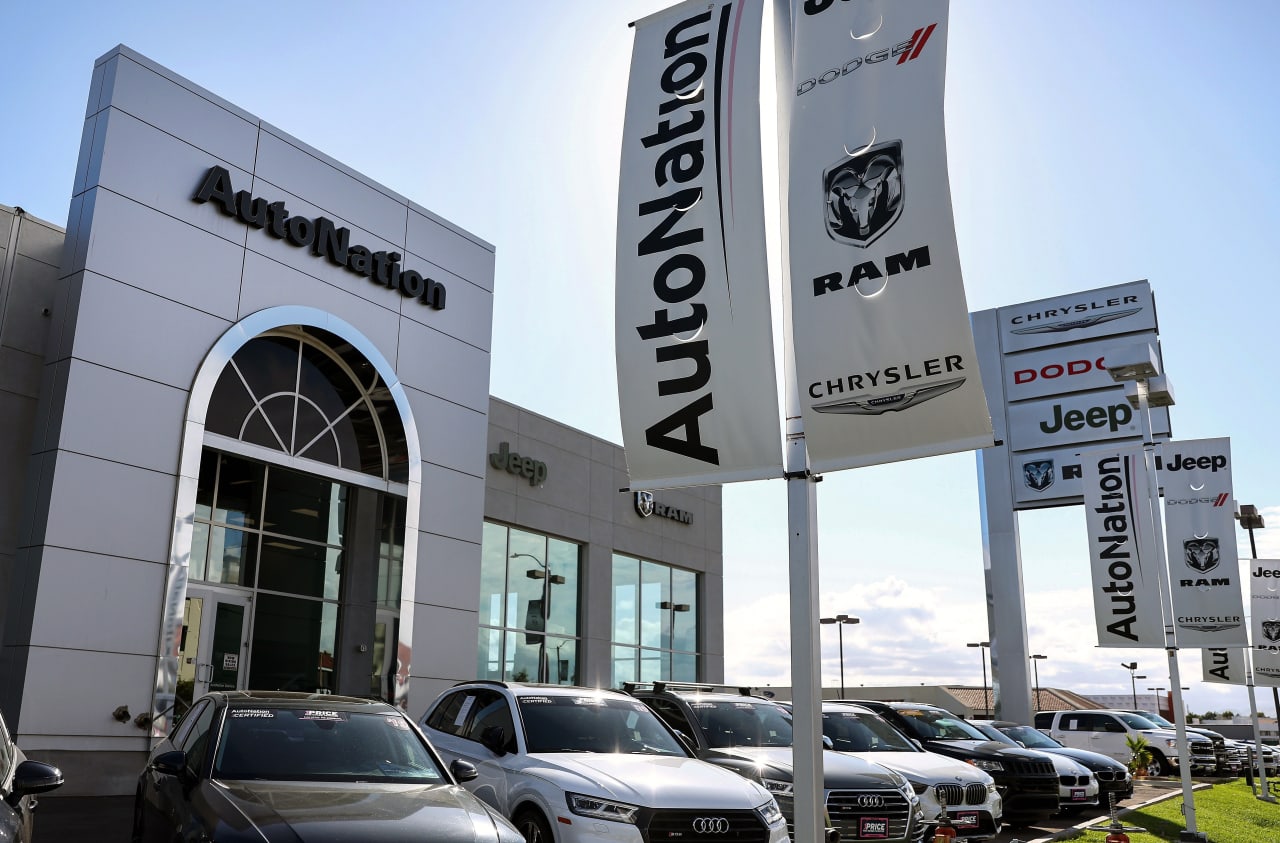 AutoNation’s stock rises as higher car...